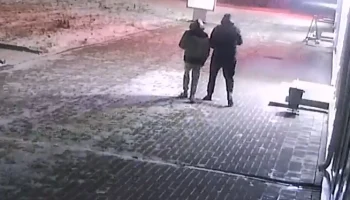 СРОЧНО! В Куйбышеве расстреляли сити-формат у ТЦ "Галерея" – розыск очевидцев! СРОЧНО! В Куйбышеве расстреляли сити-формат у ТЦ "Галерея" – розыск очевидцев!