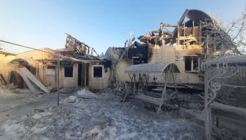 Крупный пожар охватил жилой дом в Куйбышеве: подробности и предостережения 🚨 Крупный пожар охватил жилой дом в Куйбышеве: подробности и предостережения 🚨